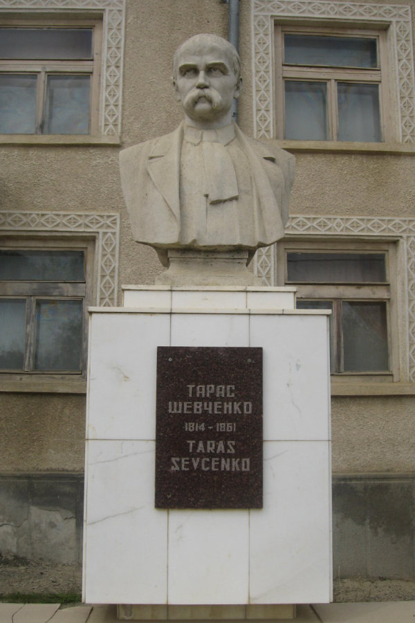 Saras Shevchenko monument in Nehostyna Village