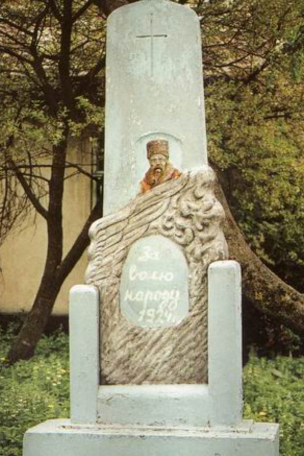 Taras Shevchenko monument in Subotiv Village